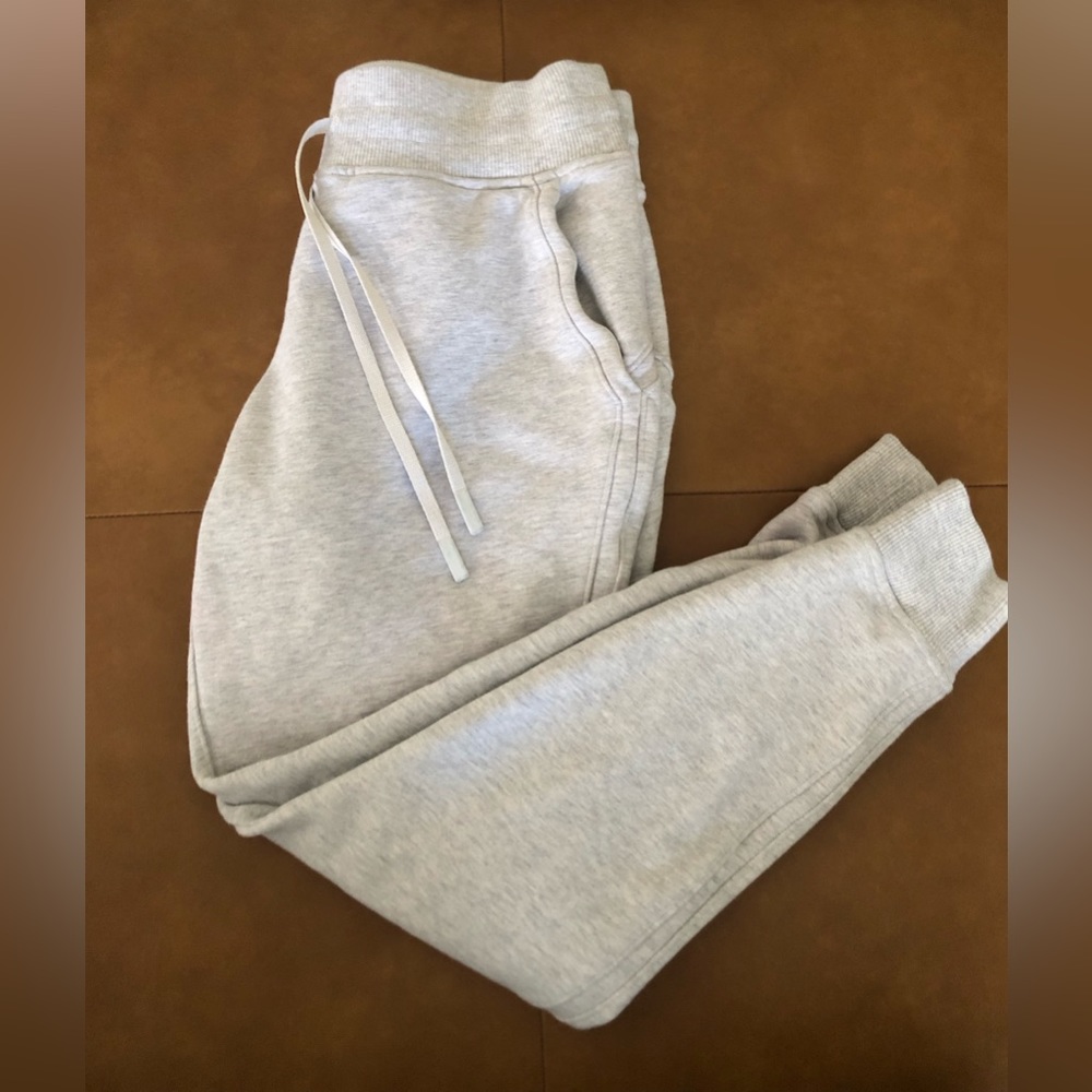 Lululemon Scuba Jogger size 6